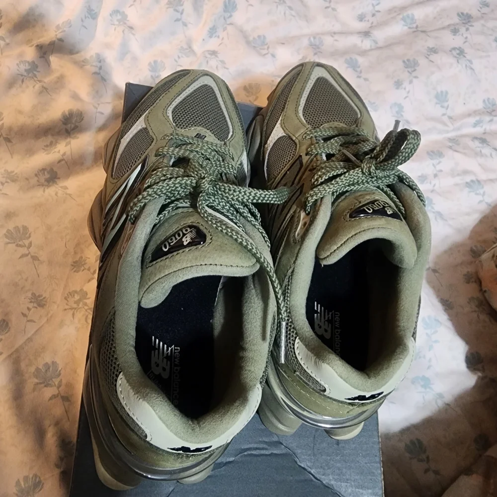 New Balance 9060 Green Sneakers - Picture 4 of 9